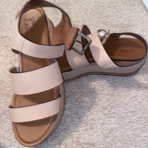 von maur platform sandal